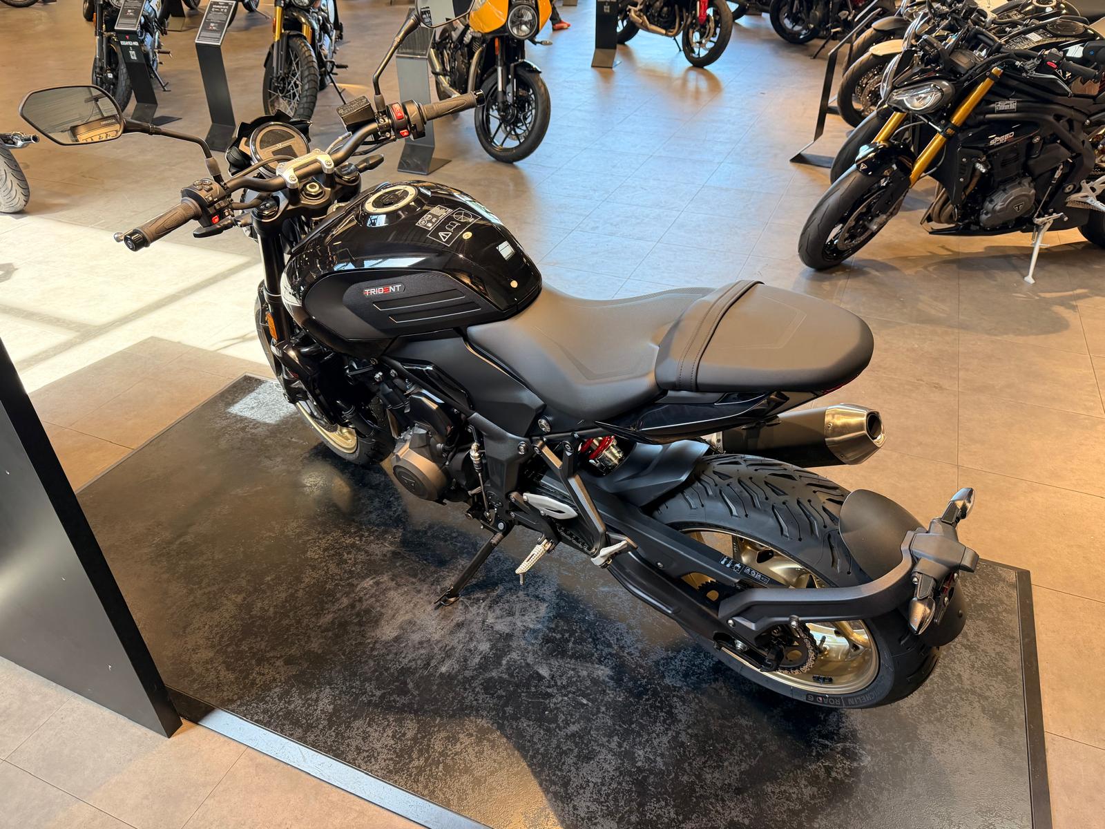 TRIUMPH TRIDENT 800 – Image 3