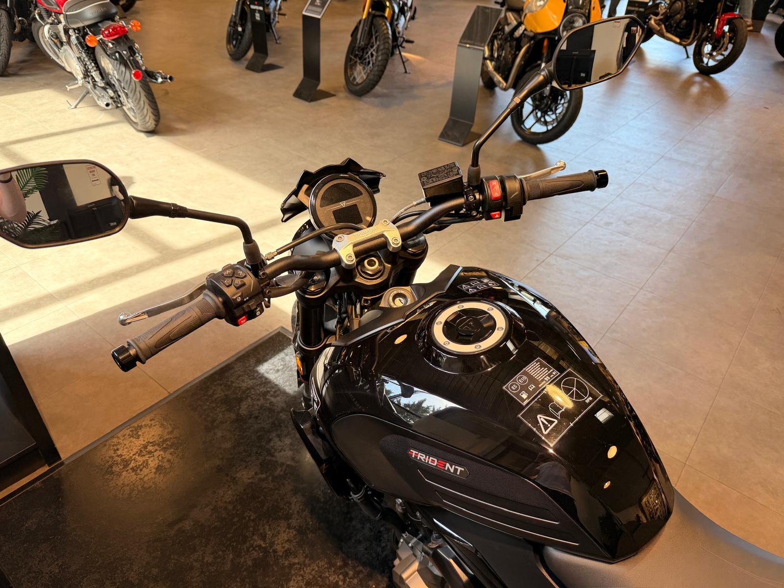 TRIUMPH TRIDENT 800 – Image 4