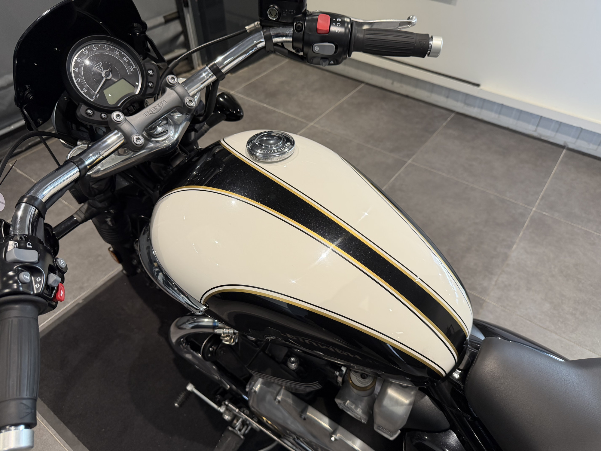 TRIUMPH BONNEVILLE SPEEDMASTER 1200 – Image 8