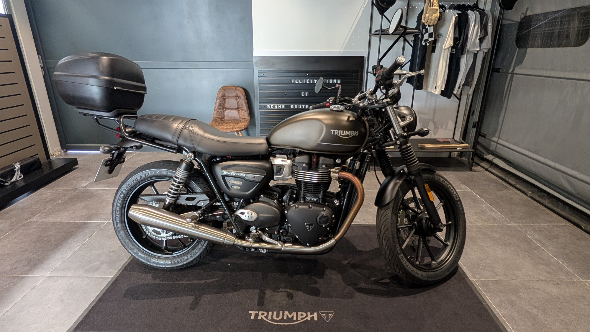 TRIUMPH SPEED TWIN 900