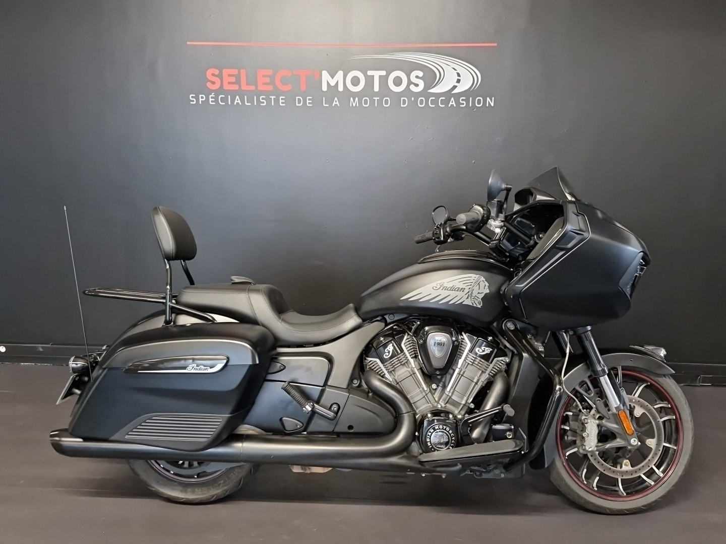 INDIAN CHALLENGER DARK HORSE