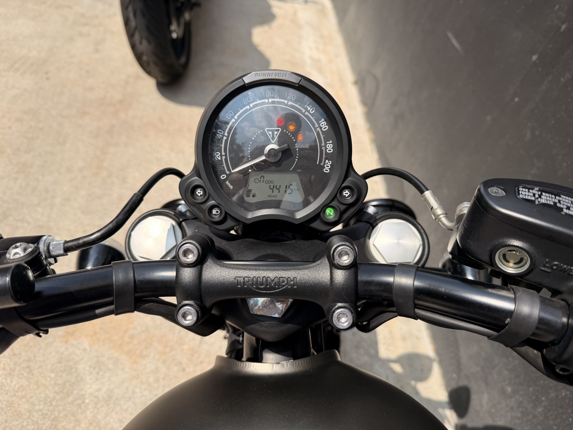 TRIUMPH BONNEVILLE BOBBER – Image 5