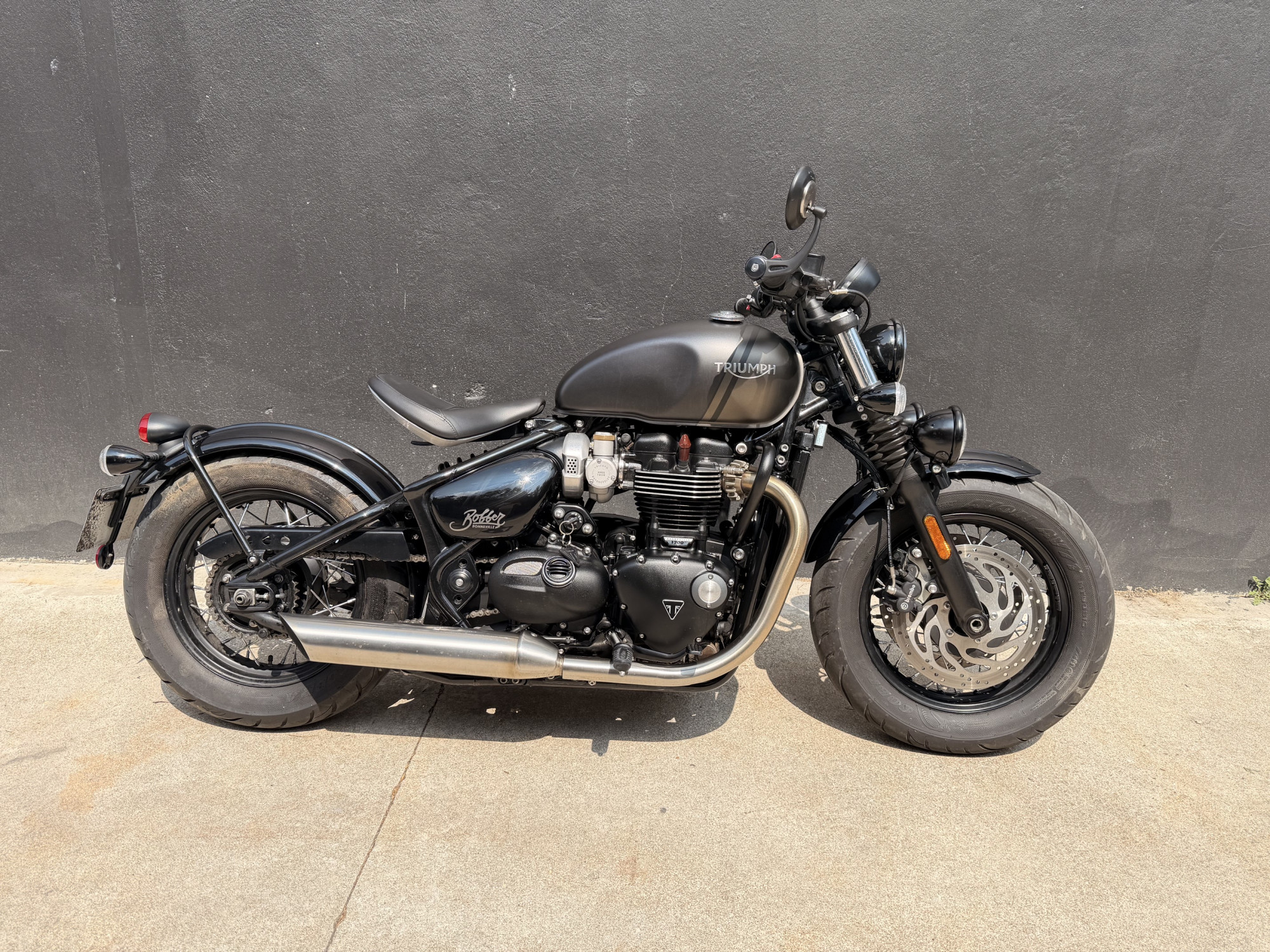 TRIUMPH BONNEVILLE BOBBER – Image 2