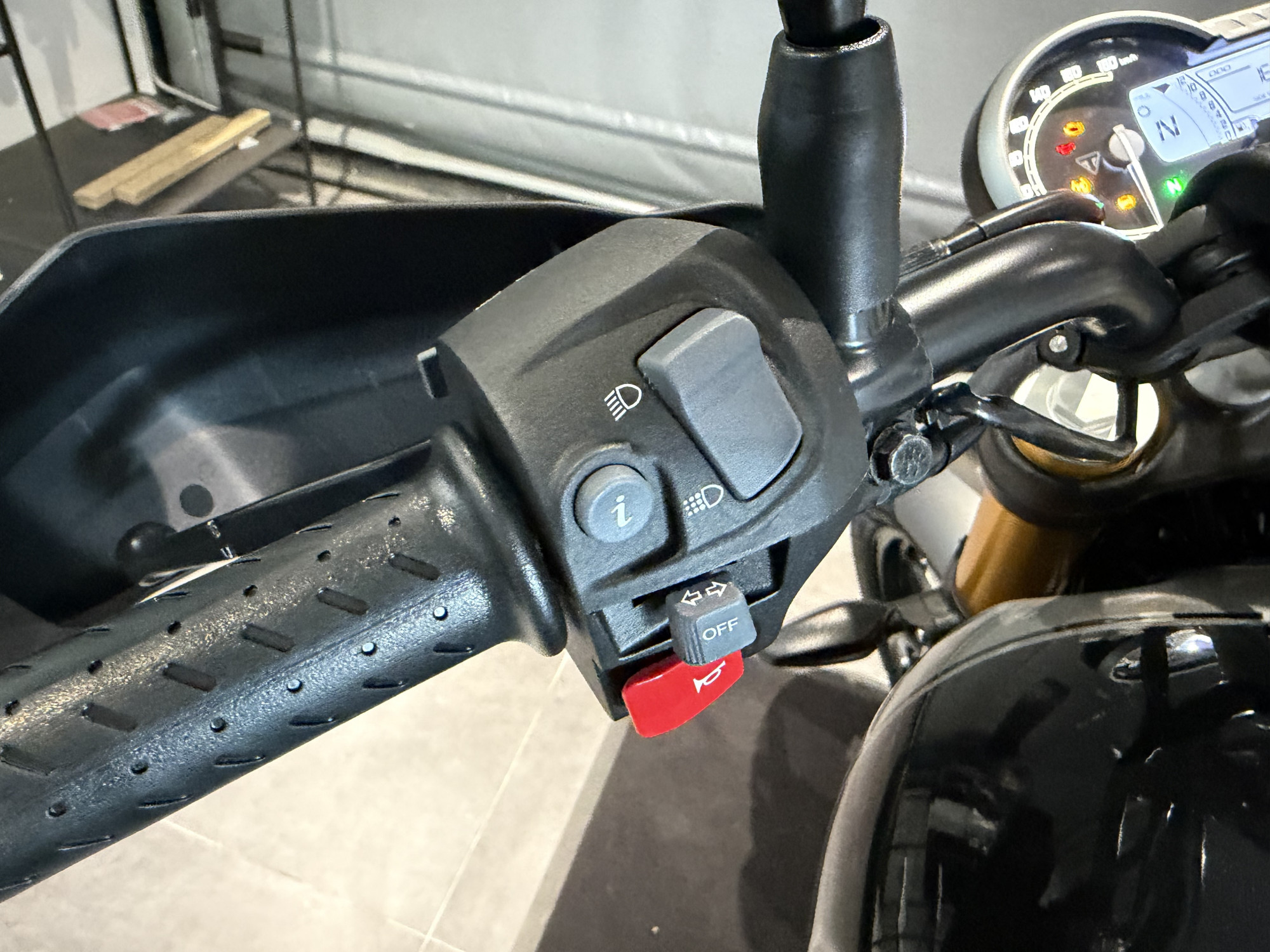 TRIUMPH Scrambler 400 X – Image 10