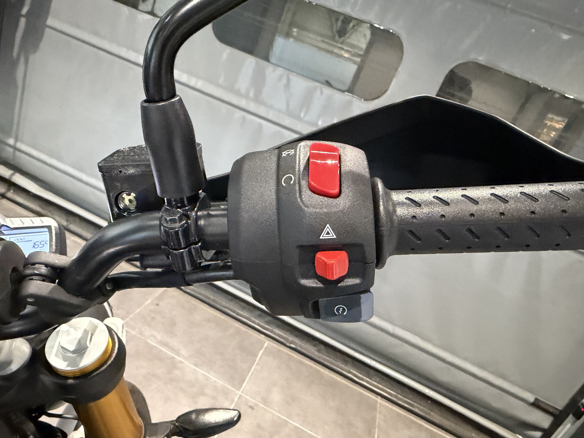 TRIUMPH Scrambler 400 X – Image 11