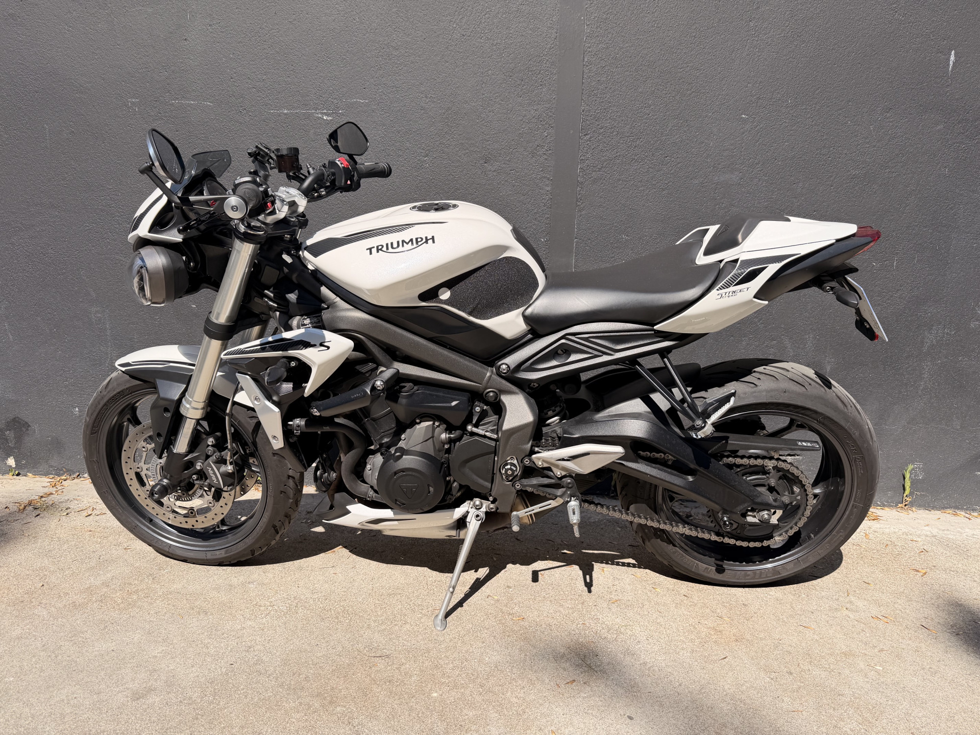 TRIUMPH STREET TRIPLE 660 S A2 – Image 3