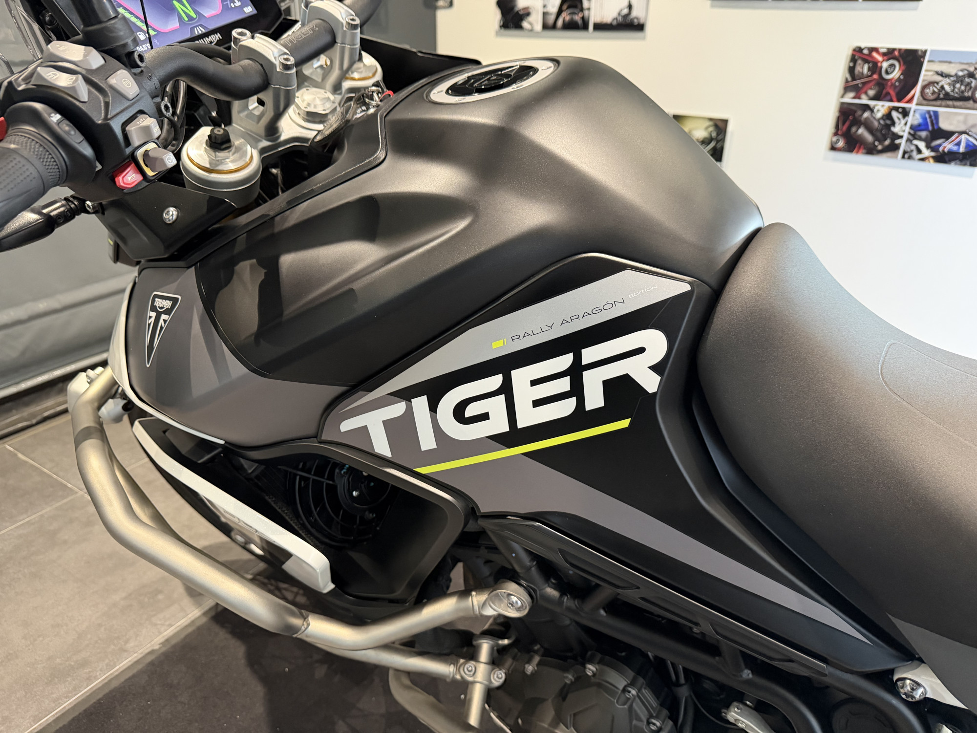 TRIUMPH Tiger 900 Rally Aragon Edition - AVEC TOP CASE – Image 7