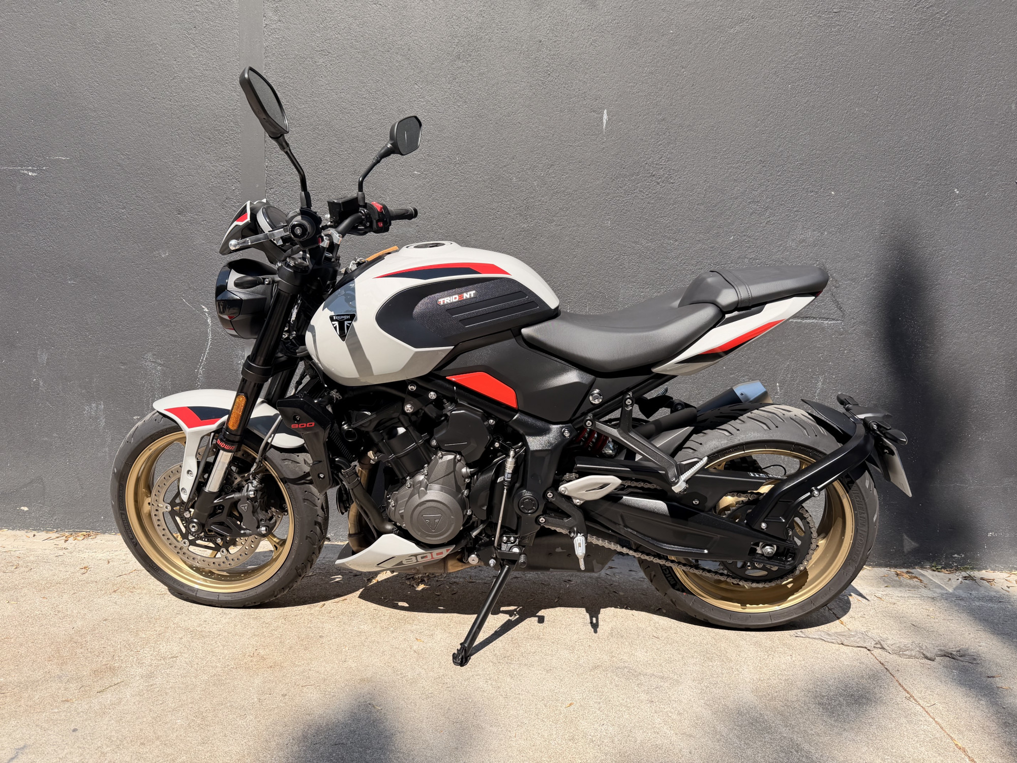 TRIUMPH TRIDENT 800 – Image 3