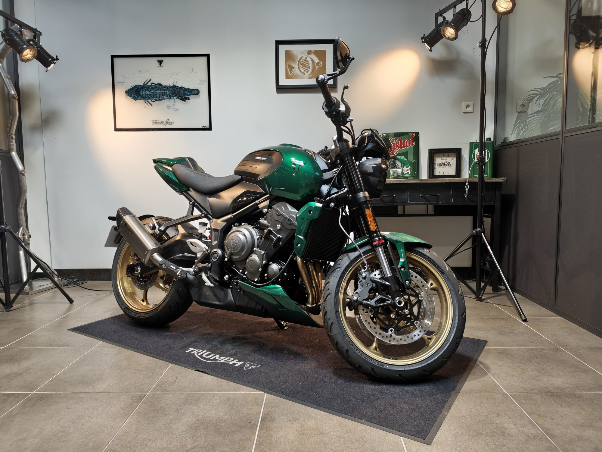 TRIUMPH TRIDENT 800