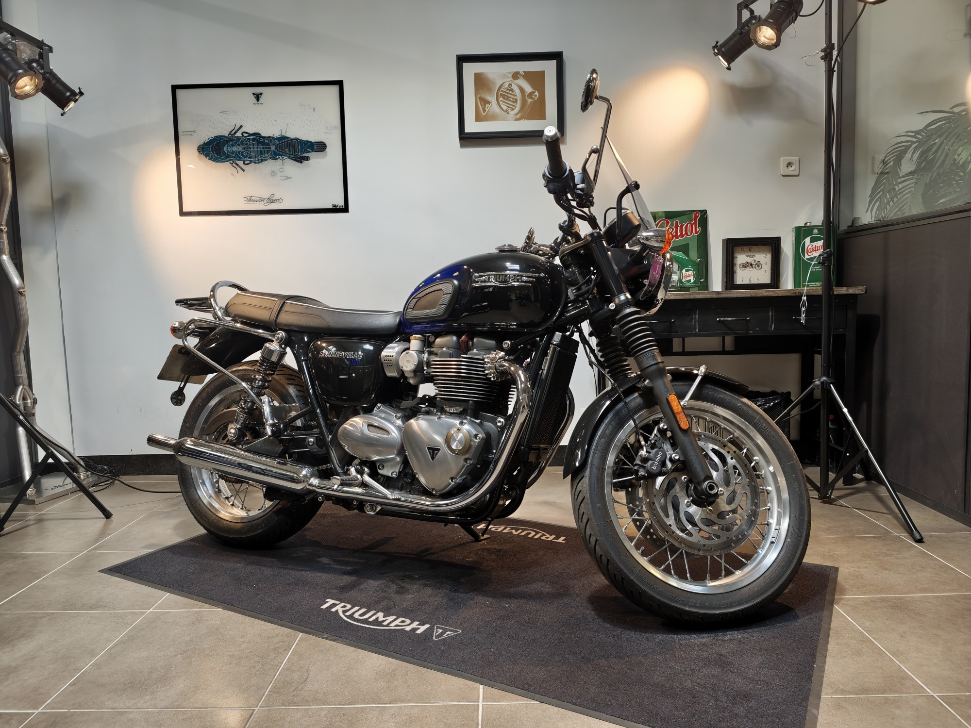 TRIUMPH BONNEVILLE T120 STEALTH