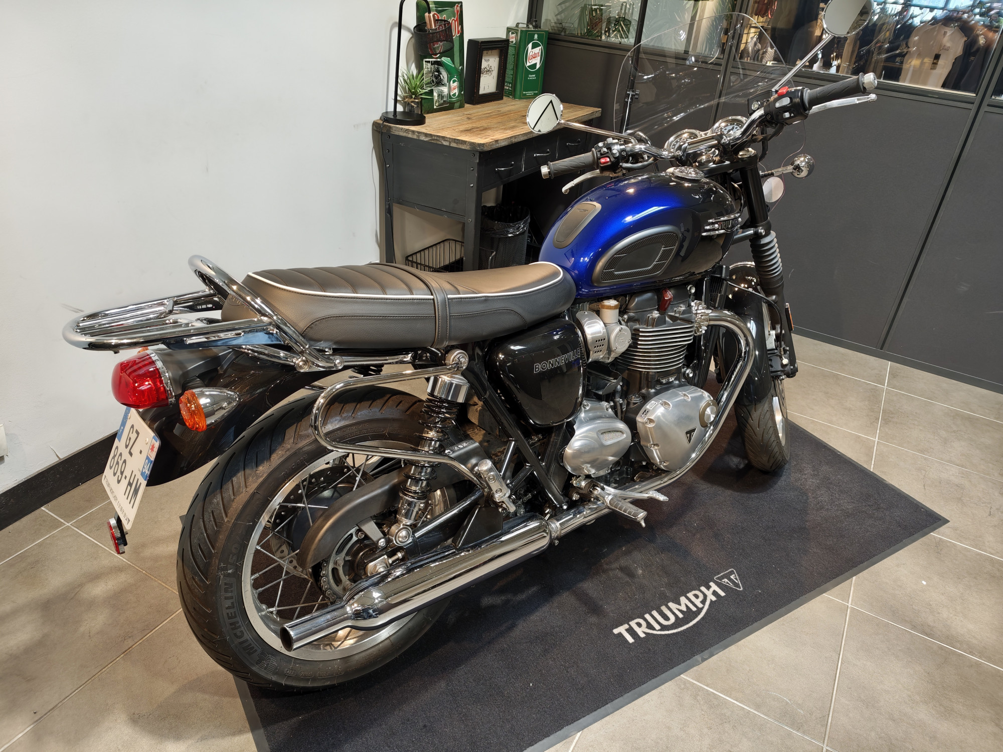 TRIUMPH BONNEVILLE T120 STEALTH – Image 2