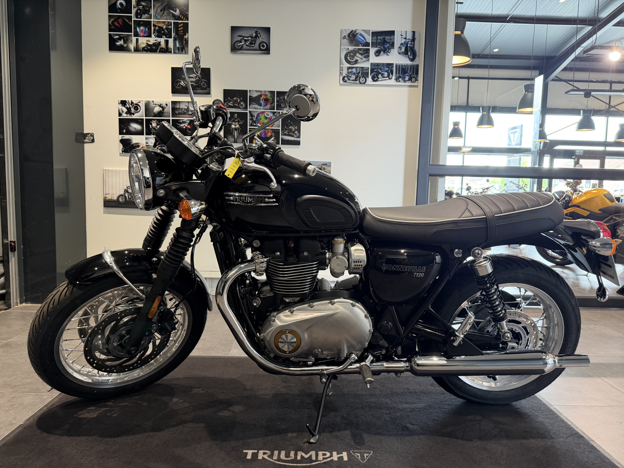 TRIUMPH BONNEVILLE T120 – Image 2