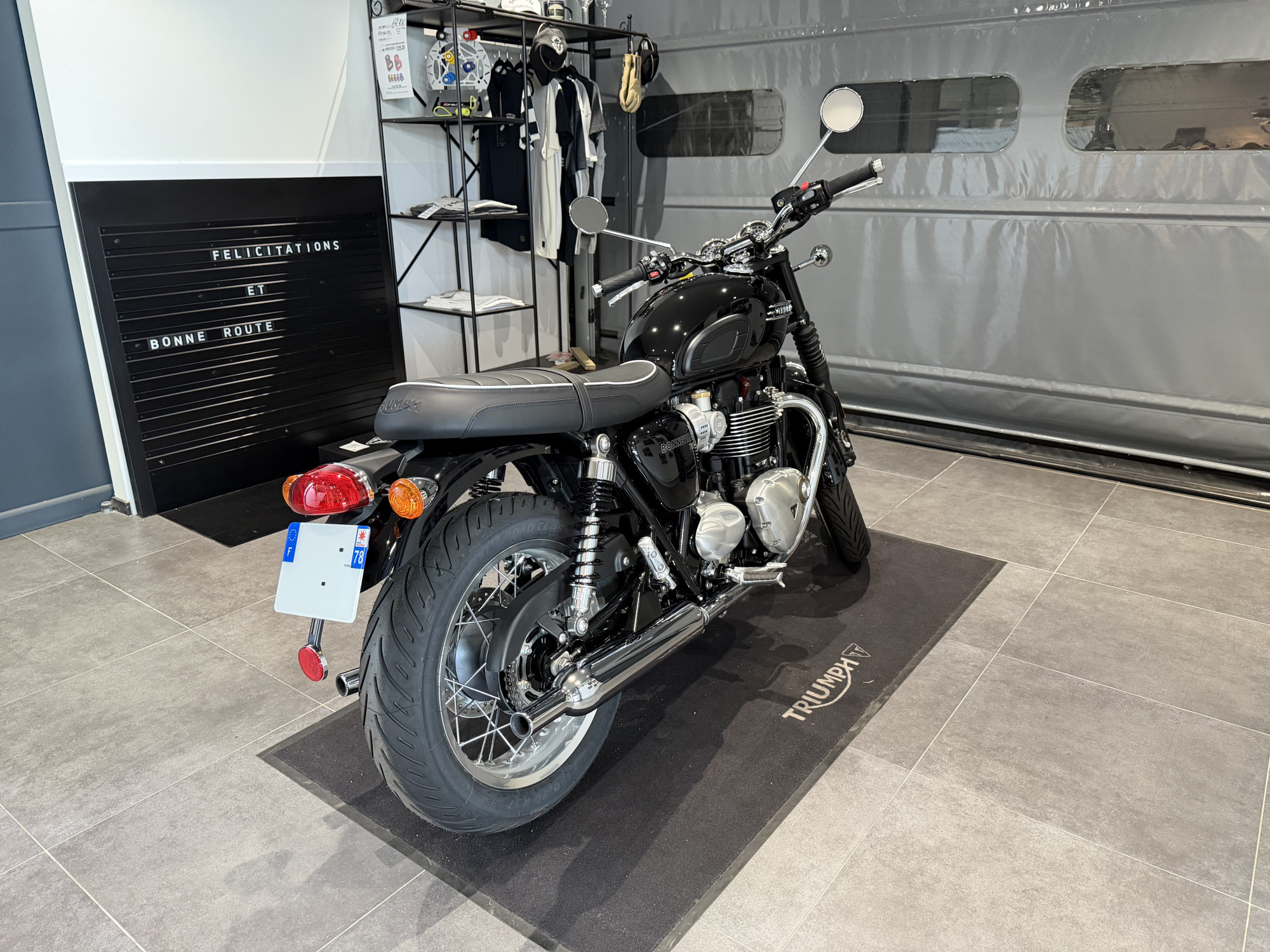 TRIUMPH BONNEVILLE T120 – Image 5