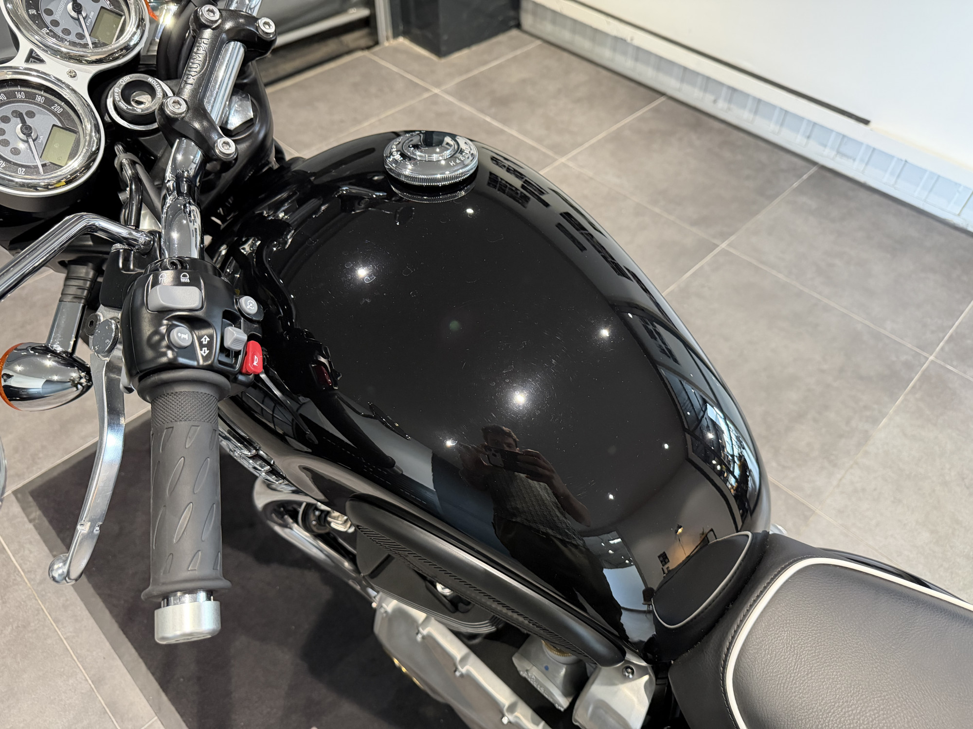 TRIUMPH BONNEVILLE T120 – Image 7