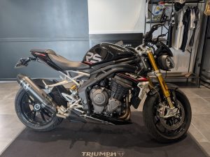 TRIUMPH SPEED TRIPLE 1200 RS