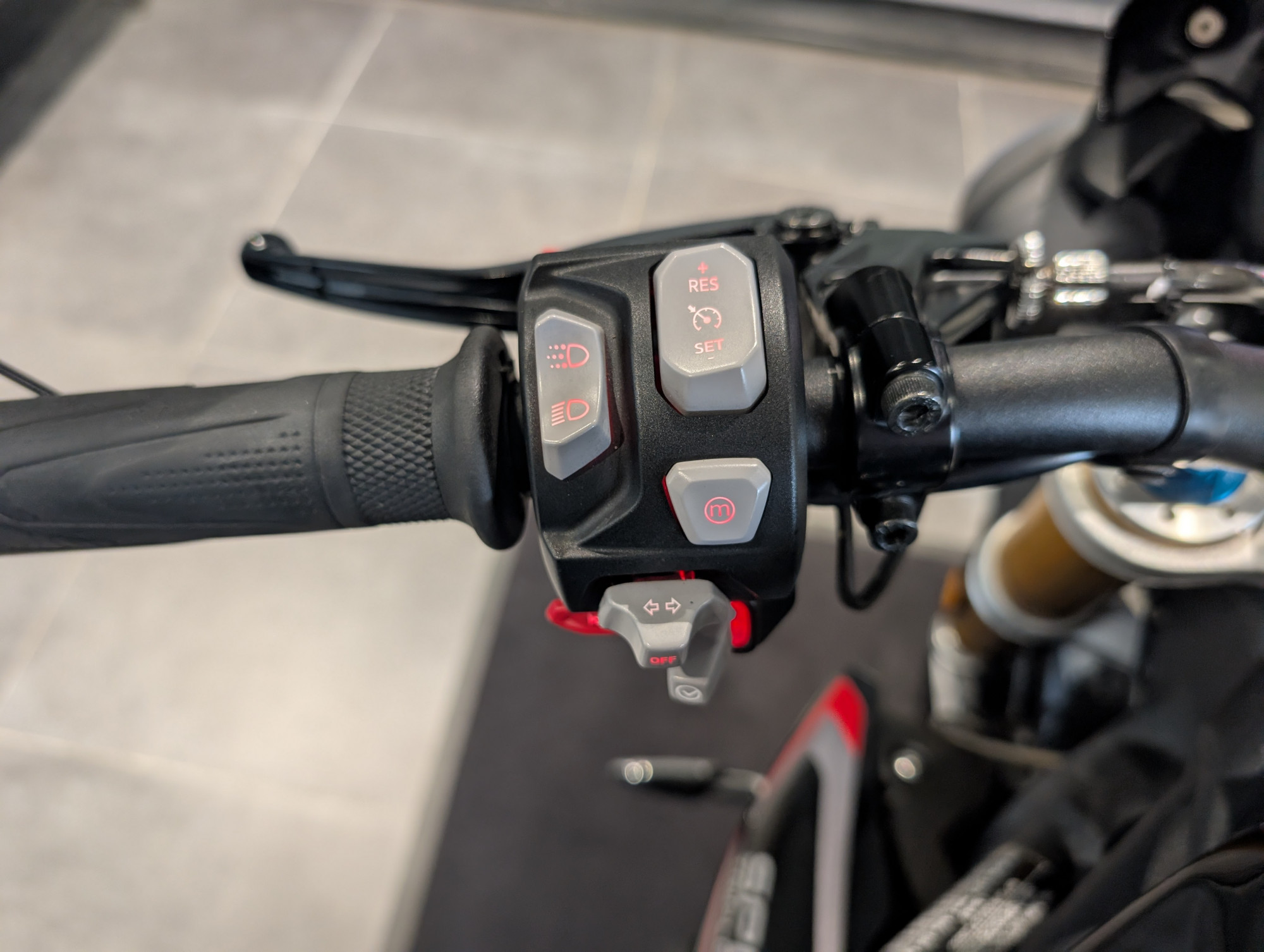 TRIUMPH SPEED TRIPLE 1200 RS – Image 9