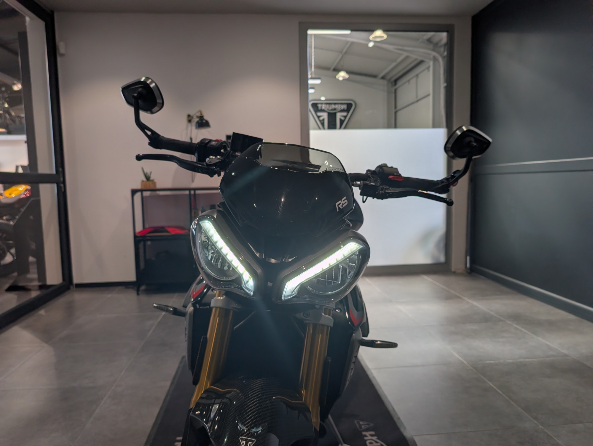TRIUMPH SPEED TRIPLE 1200 RS – Image 11