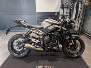 TRIUMPH STREET TRIPLE 675 R