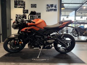 TRIUMPH STREET TRIPLE 765 R