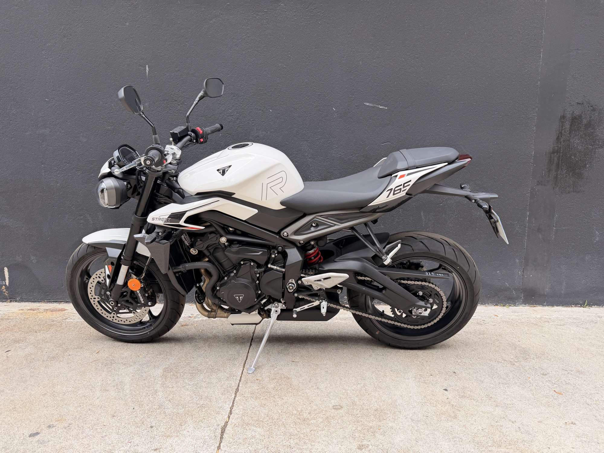 TRIUMPH STREET TRIPLE 765 R - NON ELIGIBLE A2 – Image 4
