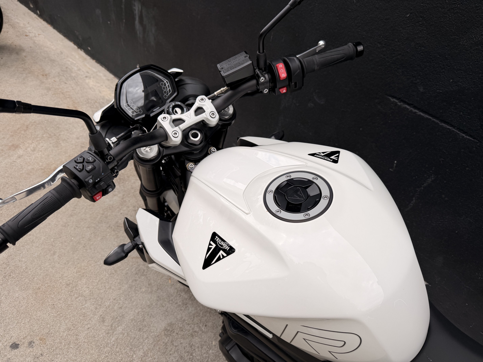 TRIUMPH STREET TRIPLE 765 R - NON ELIGIBLE A2 – Image 5