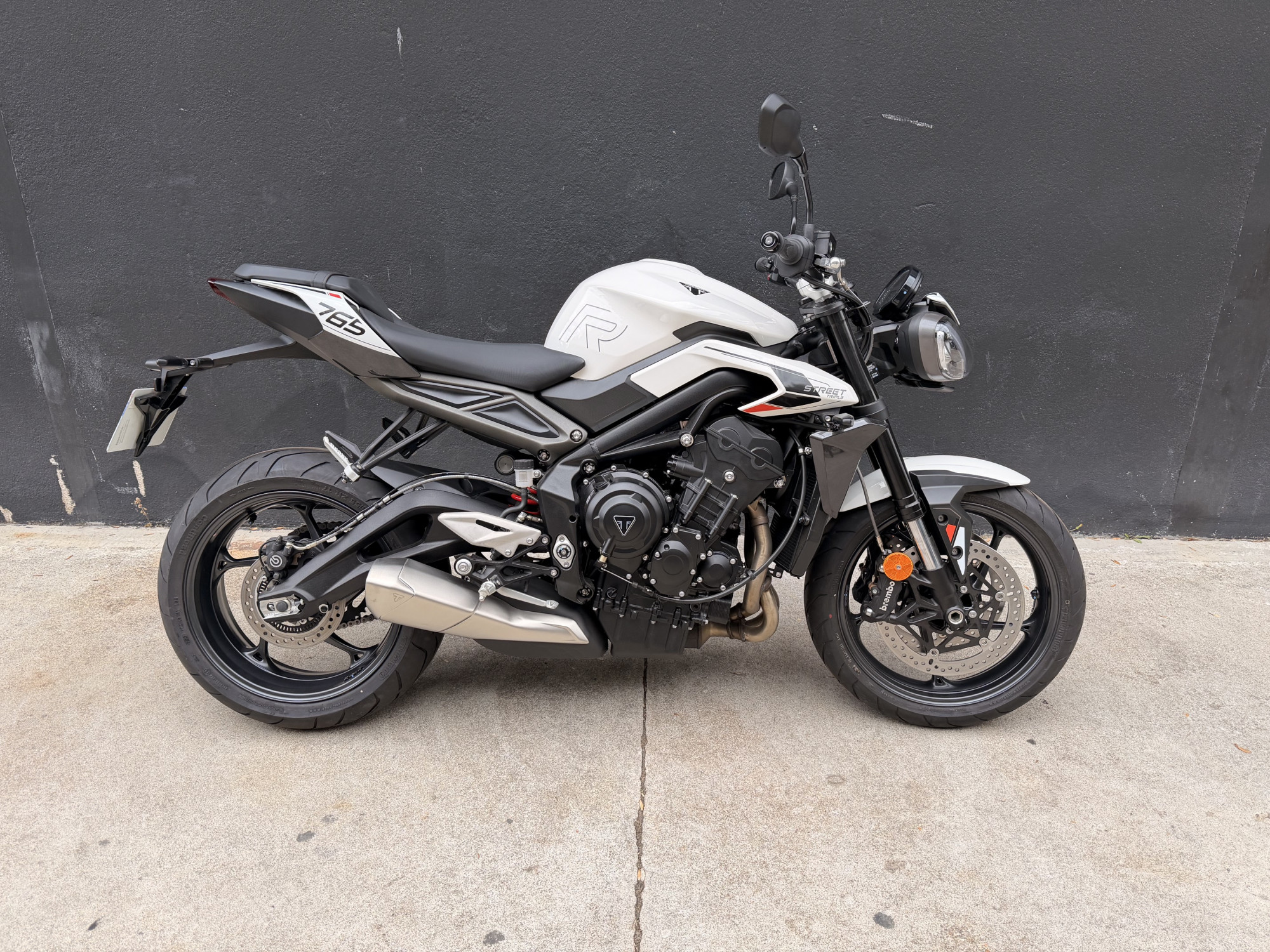 TRIUMPH STREET TRIPLE 765 R - NON ELIGIBLE A2 – Image 2
