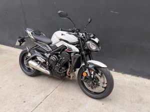 TRIUMPH STREET TRIPLE 765 R - NON ELIGIBLE A2