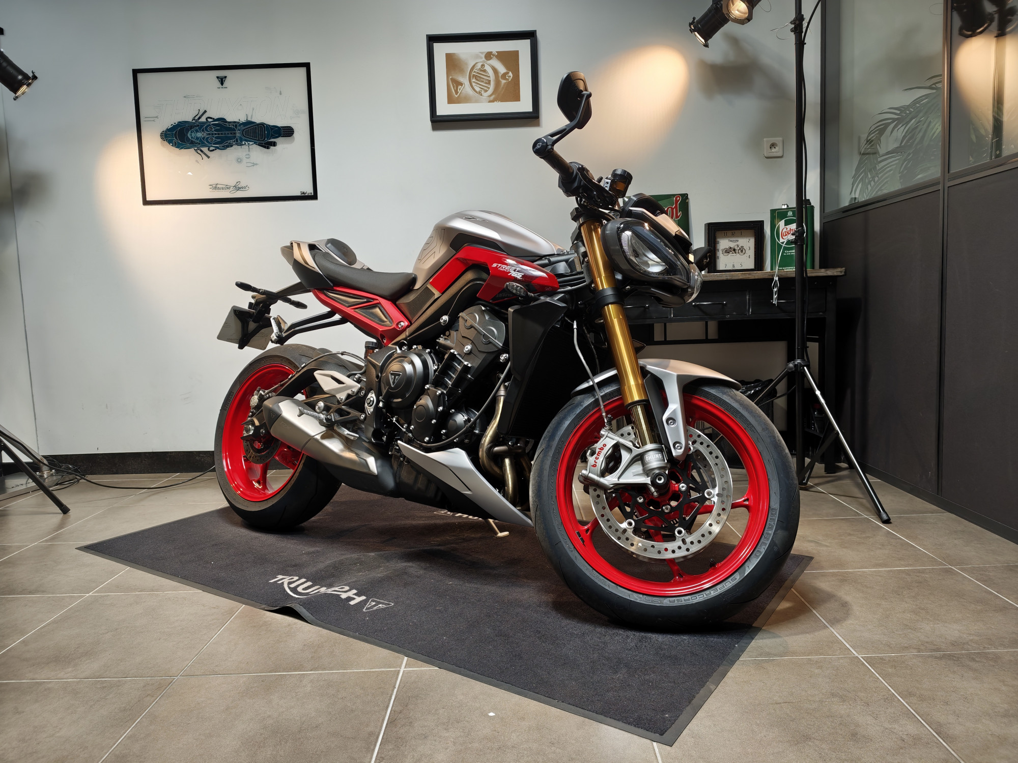 TRIUMPH STREET TRIPLE 765 RX