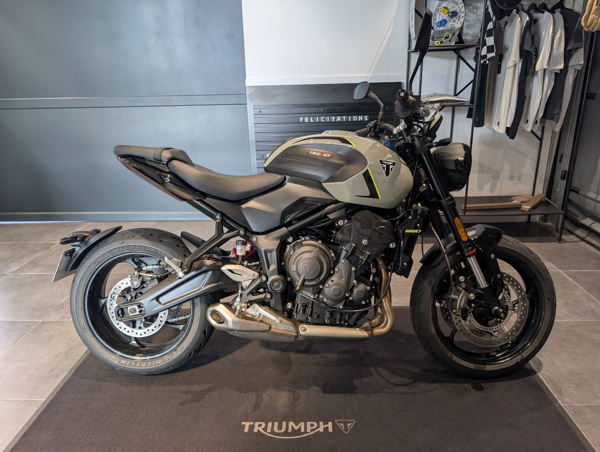 TRIUMPH TRIDENT 660