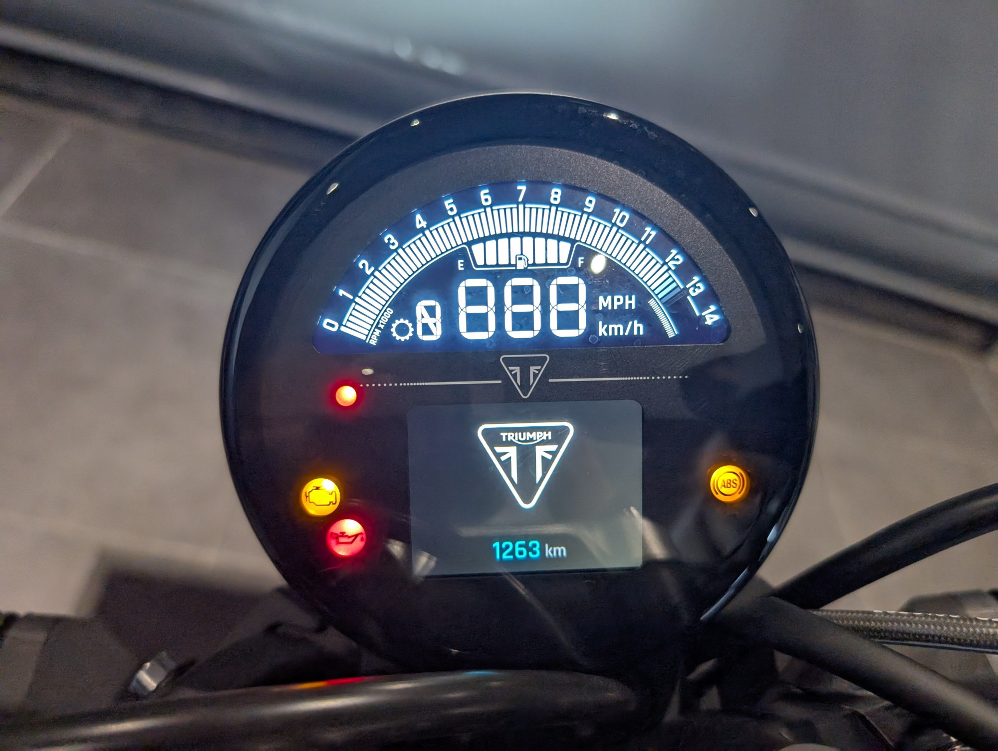TRIUMPH TRIDENT 660 – Image 11