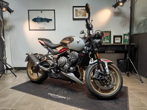 TRIUMPH TRIDENT 800