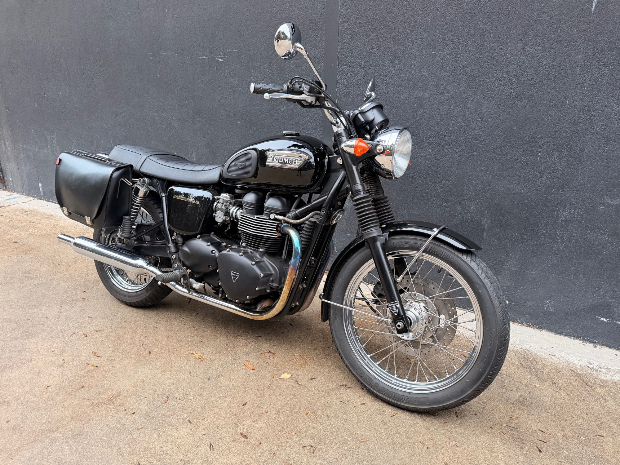 TRIUMPH BONNEVILLE 865 T100