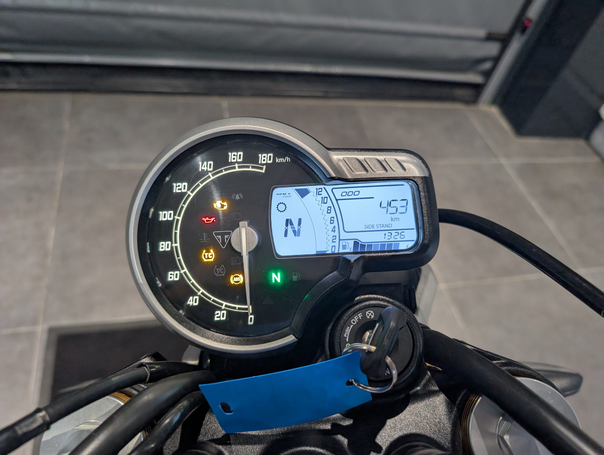 TRIUMPH SPEED 400 – Image 10
