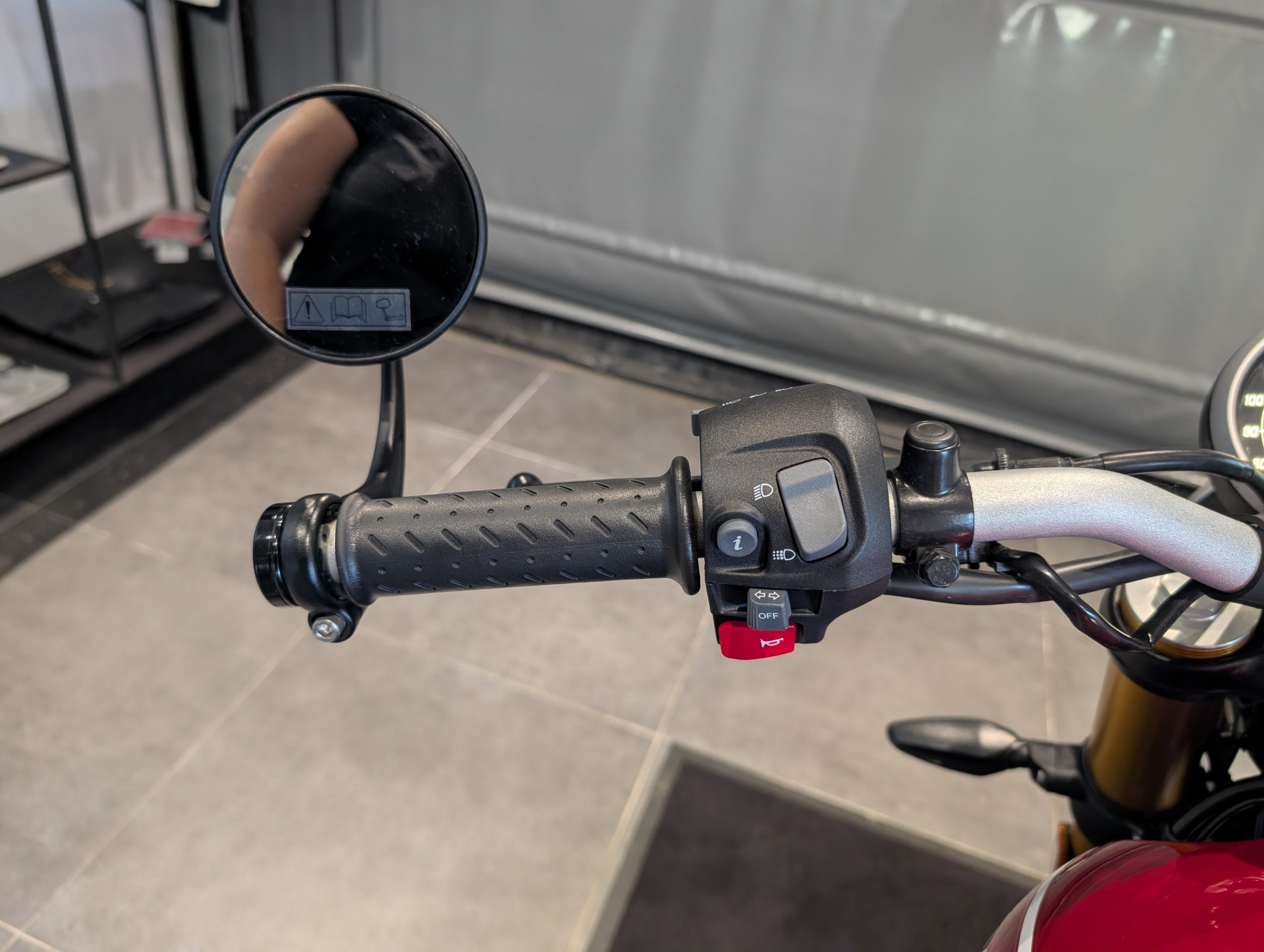 TRIUMPH SPEED 400 – Image 11
