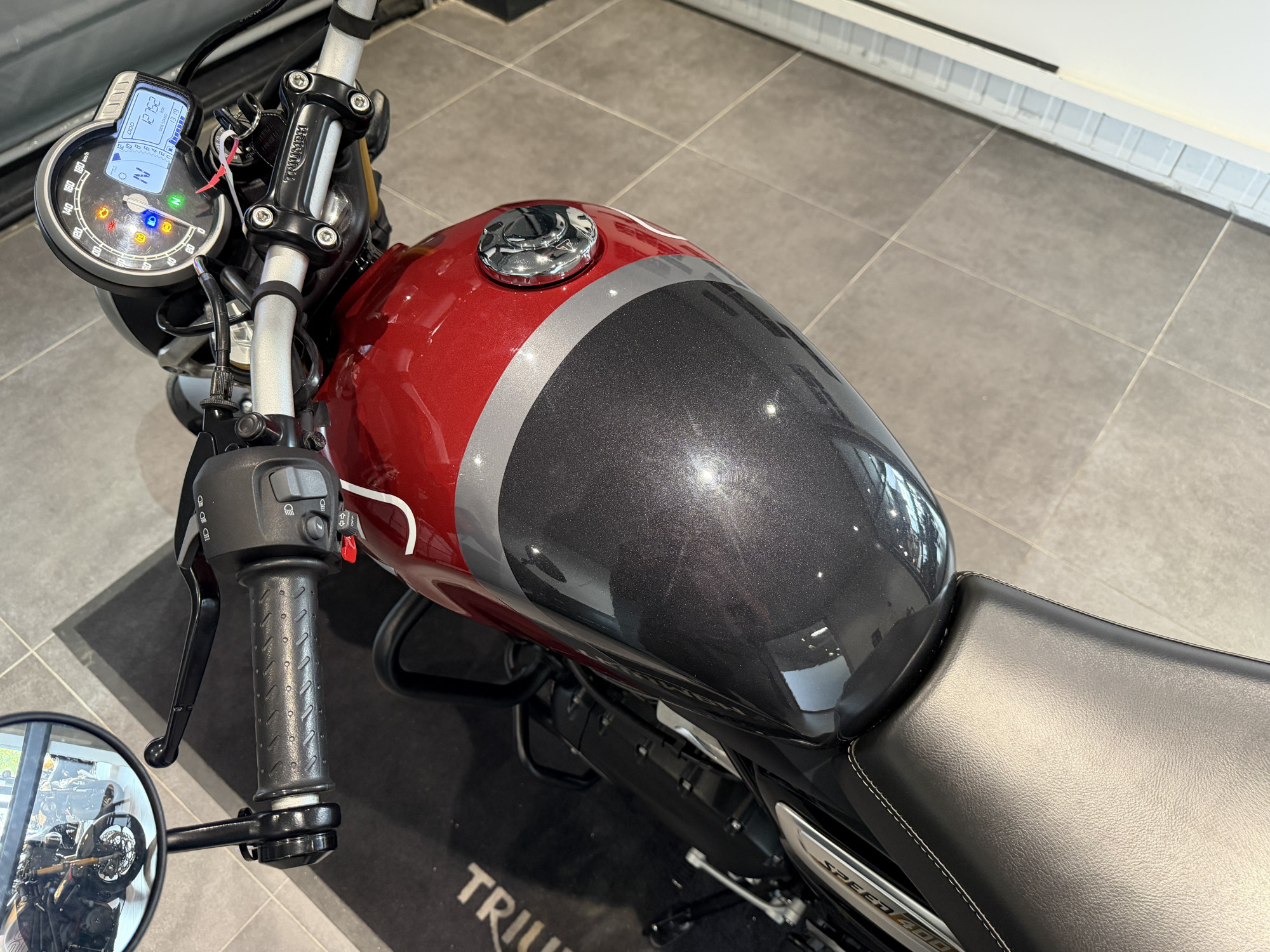 TRIUMPH SPEED 400 – Image 8
