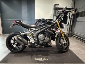 TRIUMPH SPEED TRIPLE 1200 RS