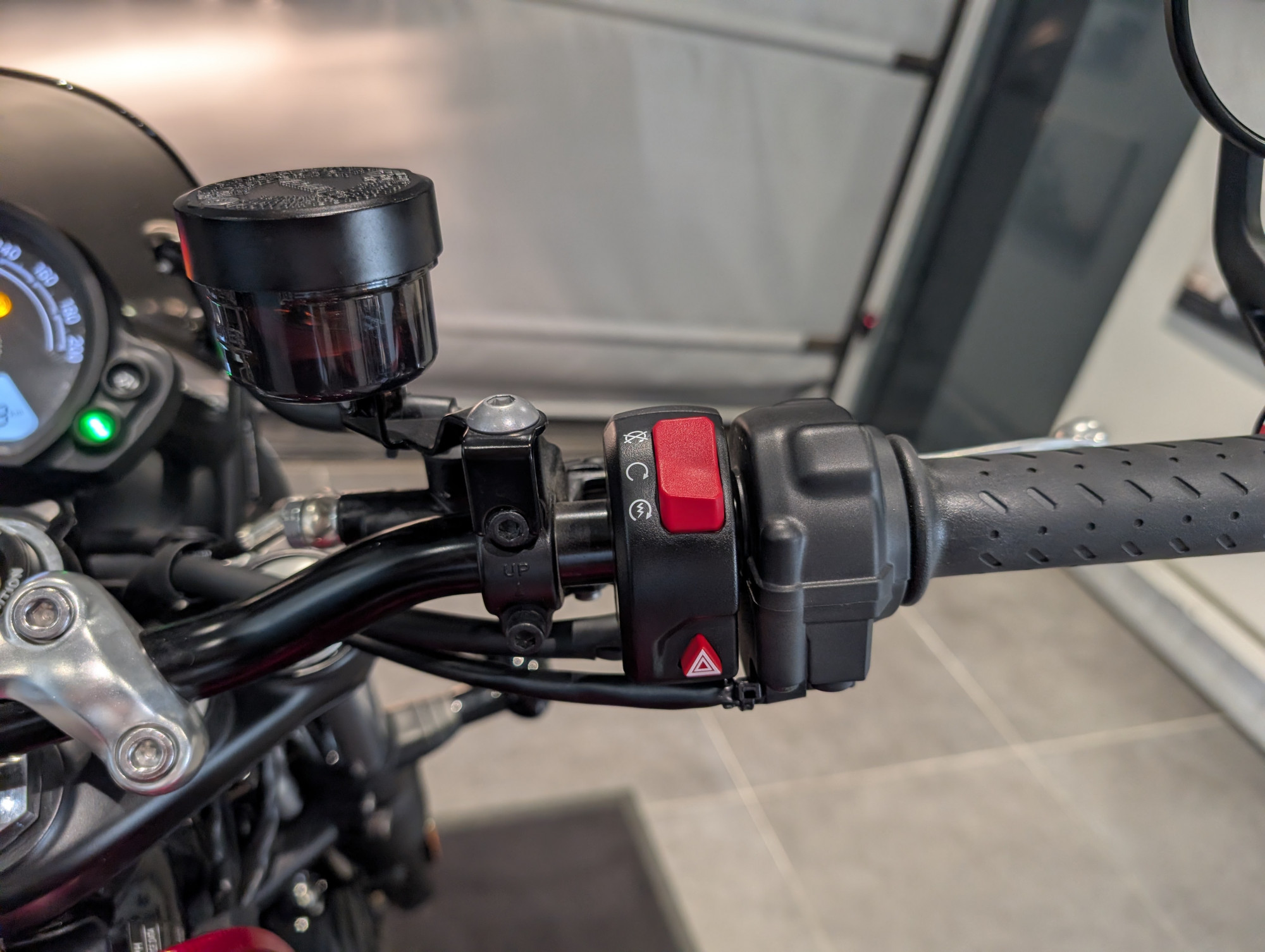 TRIUMPH SPEED TWIN 900 A2 - DEBRIDABLE – Image 10
